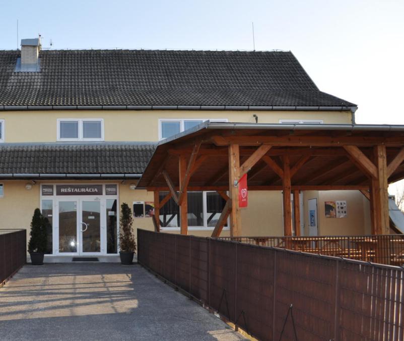 Trenčín Sport Hotel Ostrov المظهر الخارجي الصورة